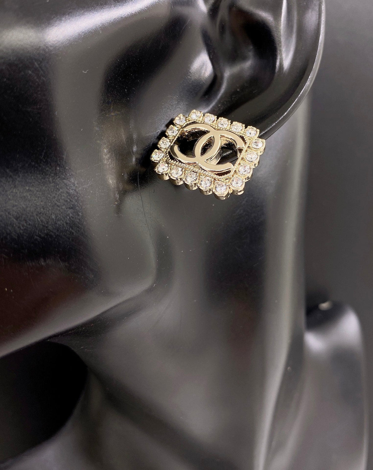 18K  Chanel Square Pearls Earrings